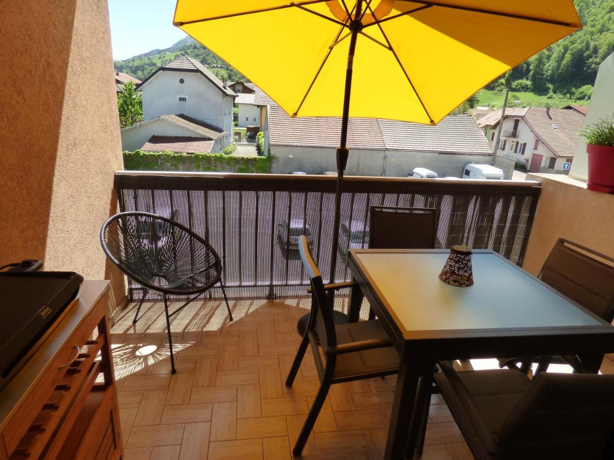 Agreable 2 Pieces Au Coeur De Apartment Thones